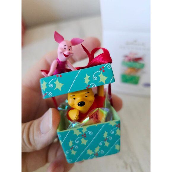 Hallmark big present piglet Winnie the Pooh ornament new axis tree - Picture 7 of 8